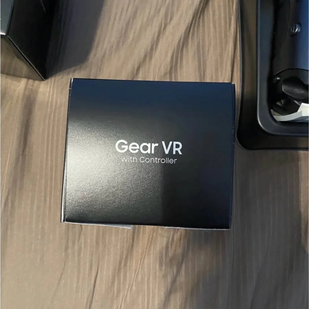 Samsung Gear VR Headset with Controller - Dark Gray
